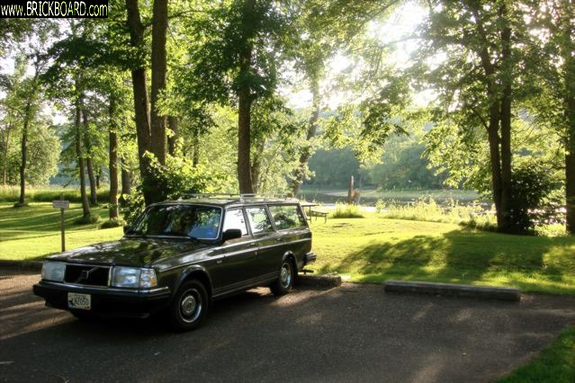 Volvo 200 -- 240 picnic basket